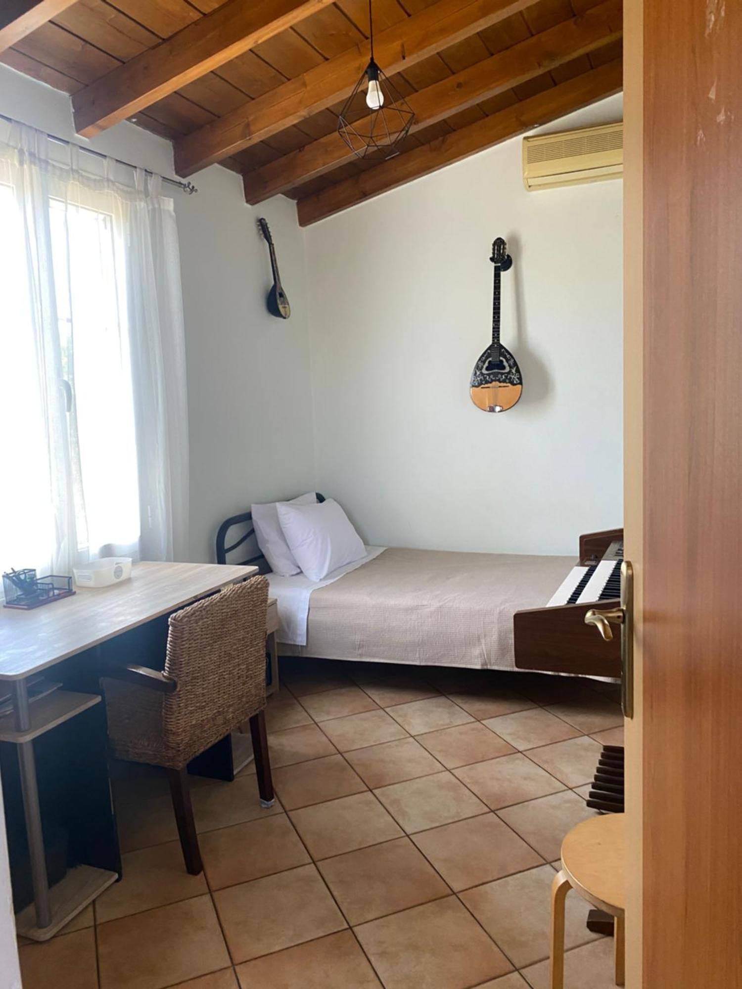 Tzitzi Pistachio Villa
